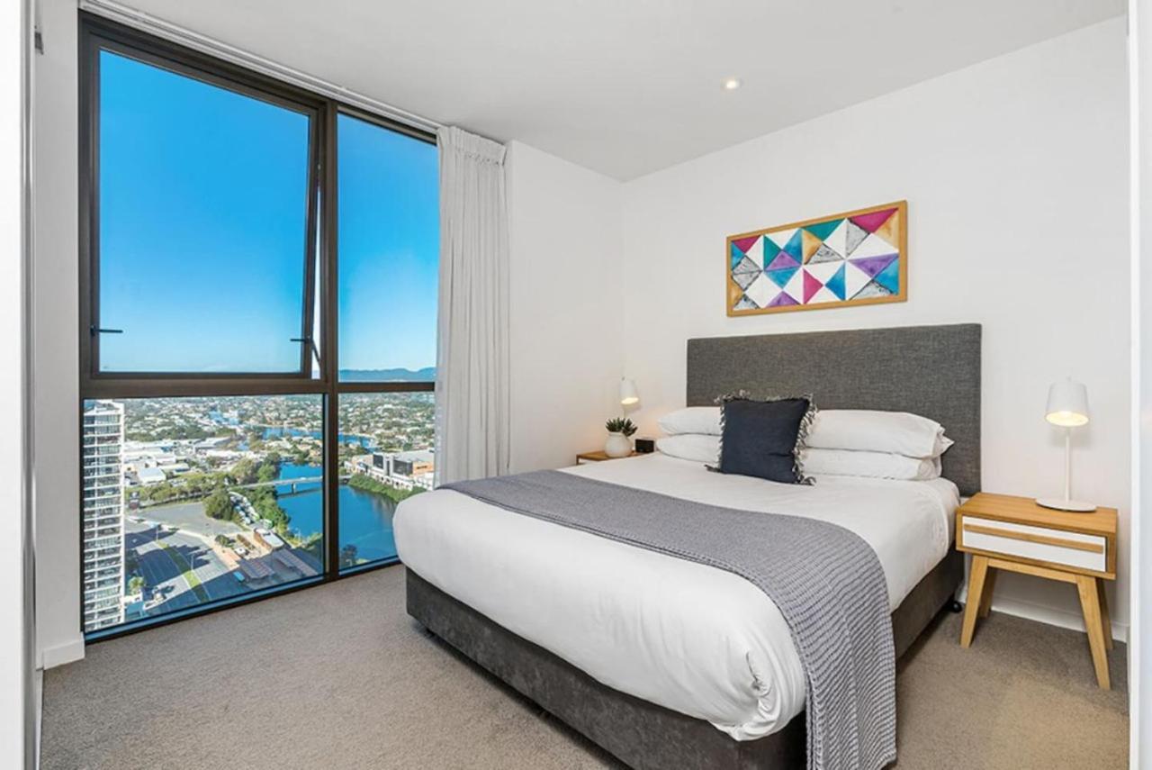 Modern 2br Broadbeach Ocean Hinterland Views Gold Coast