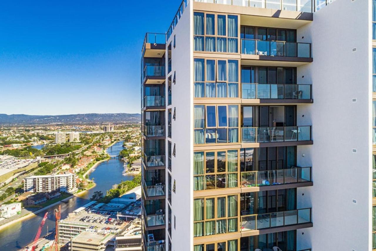 Holiday home Modern 2br Broadbeach Ocean Hinterland Views Gold Coast