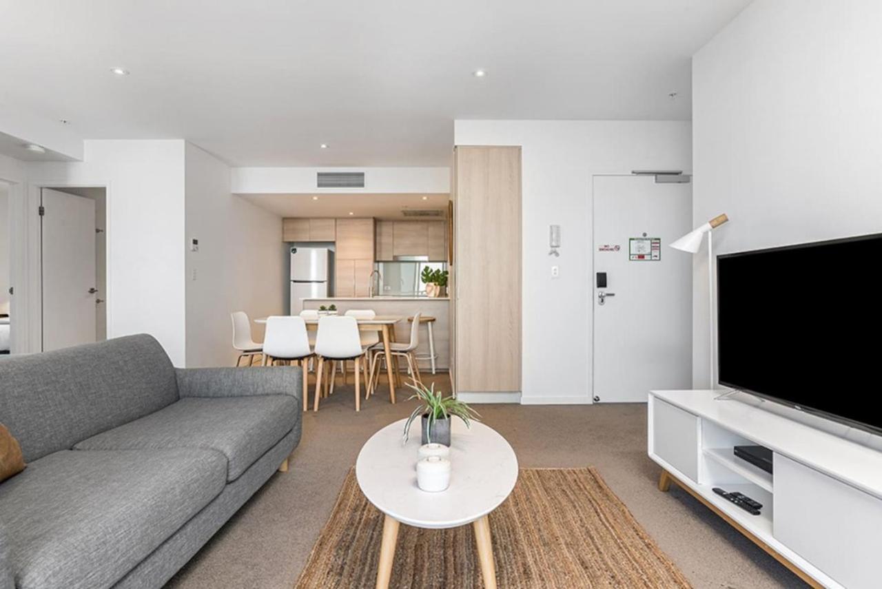 Modern 2br Broadbeach Ocean Hinterland Views