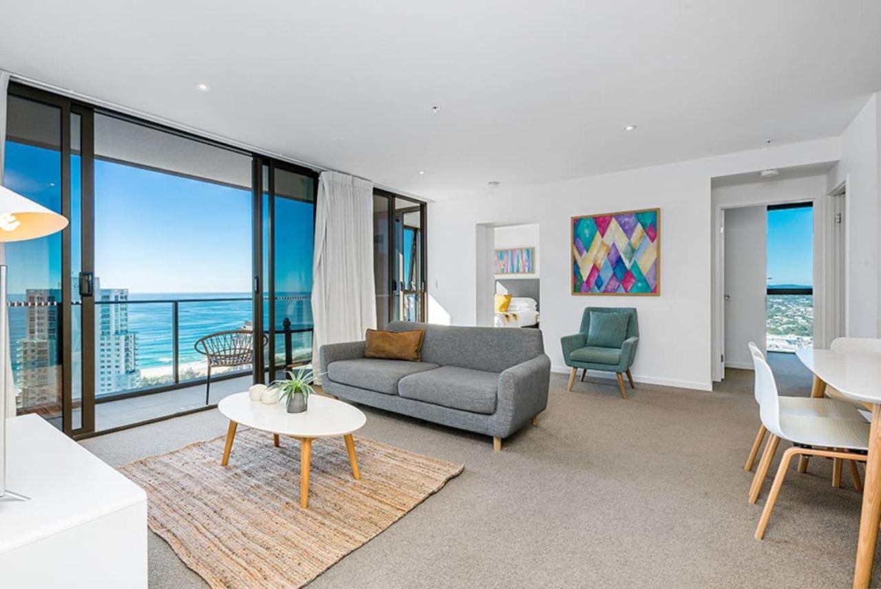 Holiday home Modern 2br Broadbeach Ocean Hinterland Views Gold Coast
